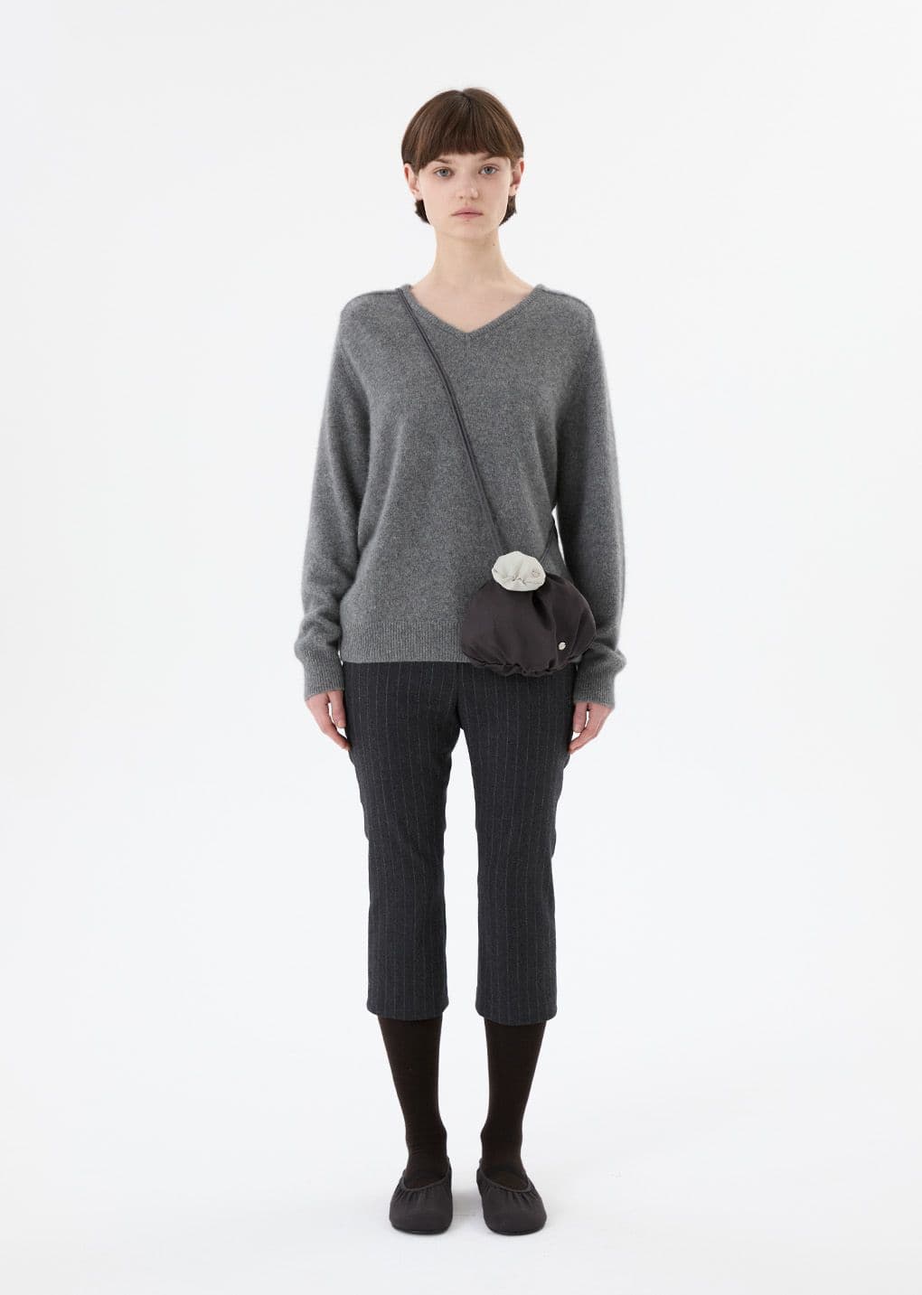 Racoon v-neck knit, Amomento