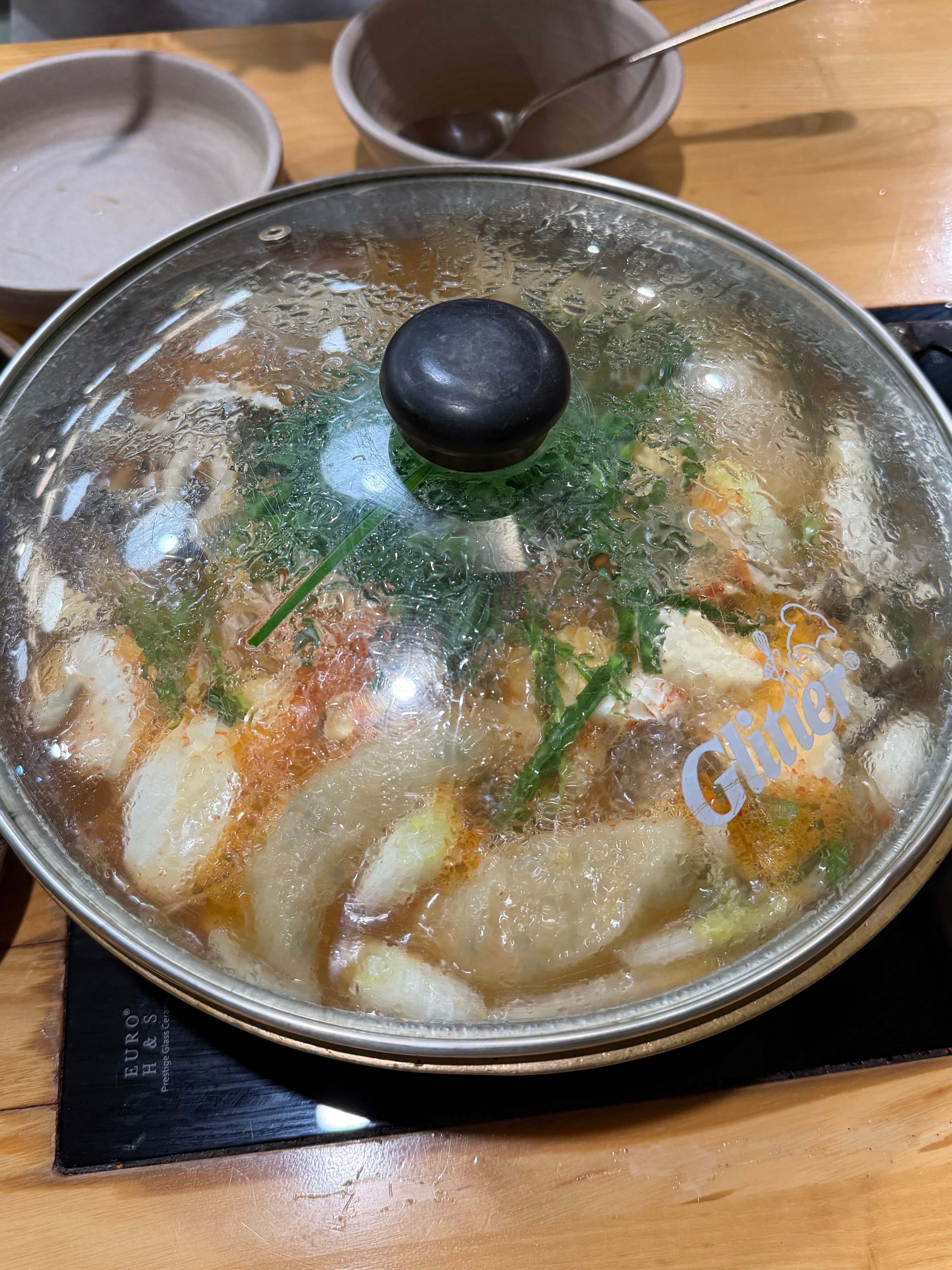 Dumpling Hotpot on a rainy day made my tummy happy :3