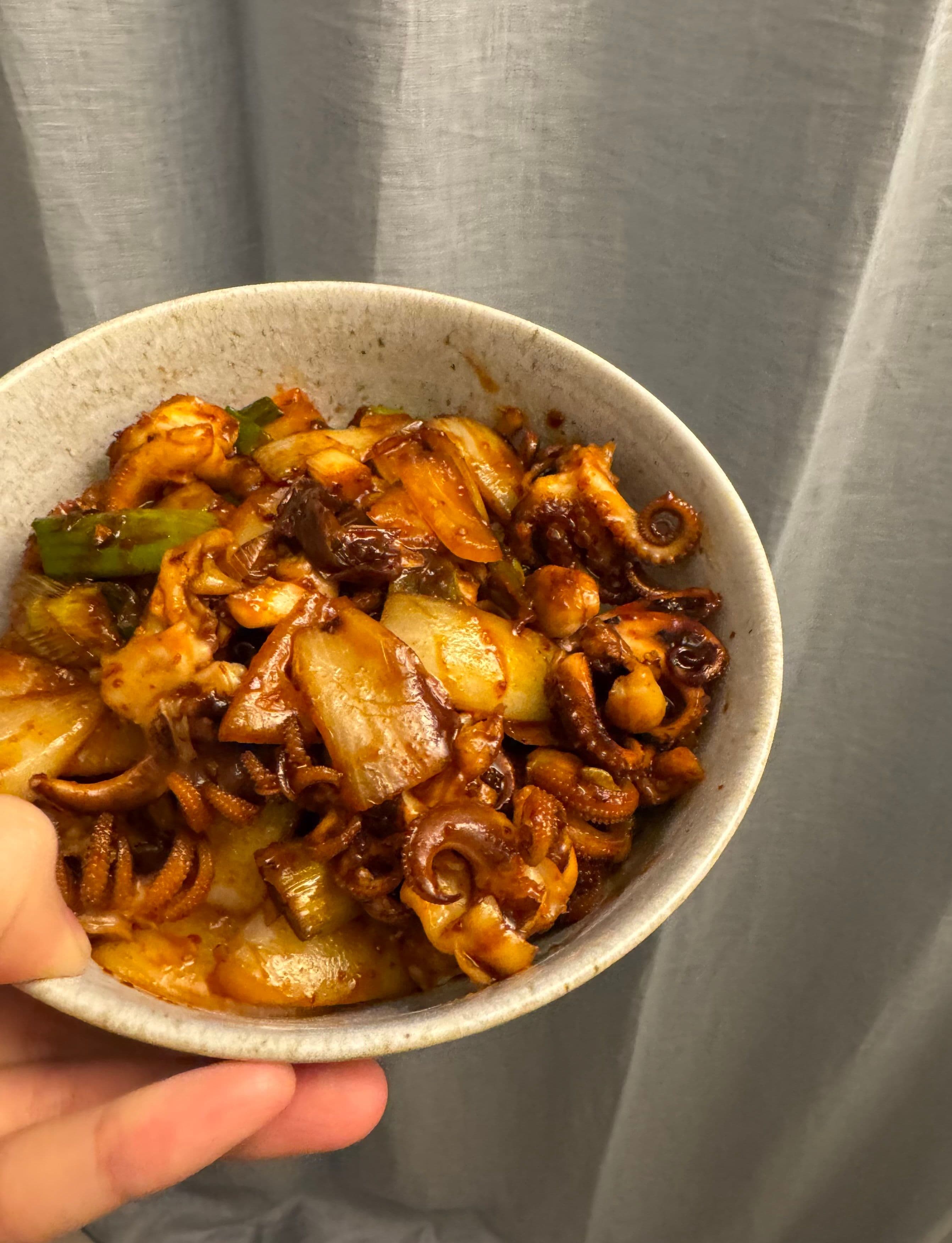 After all the family trip and gathering, I returned home. And made this dish with the squid my dad caught, prepped, and packed for me.