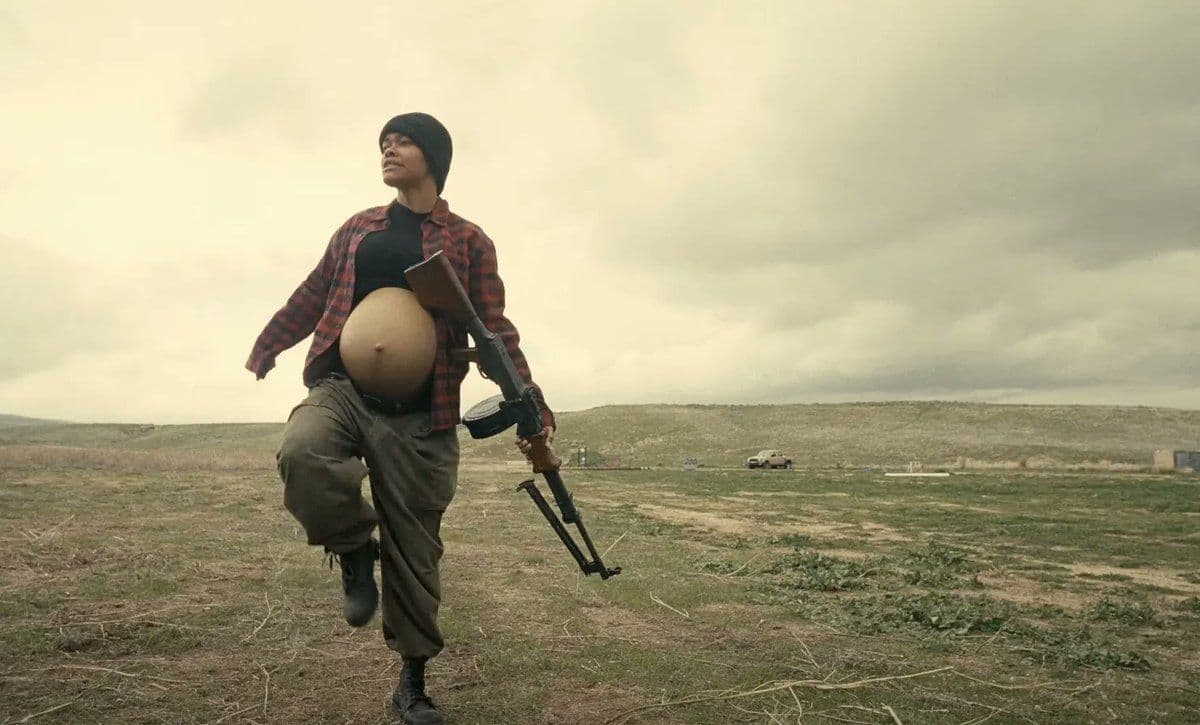 Perfidia Beverly Hills shooting while heavily pregnant — what a scene.
It’s one of the most talked-about moments from the film, and for good reason.
Another perfect example of PTA’s ability to craft images that hit you first visually.