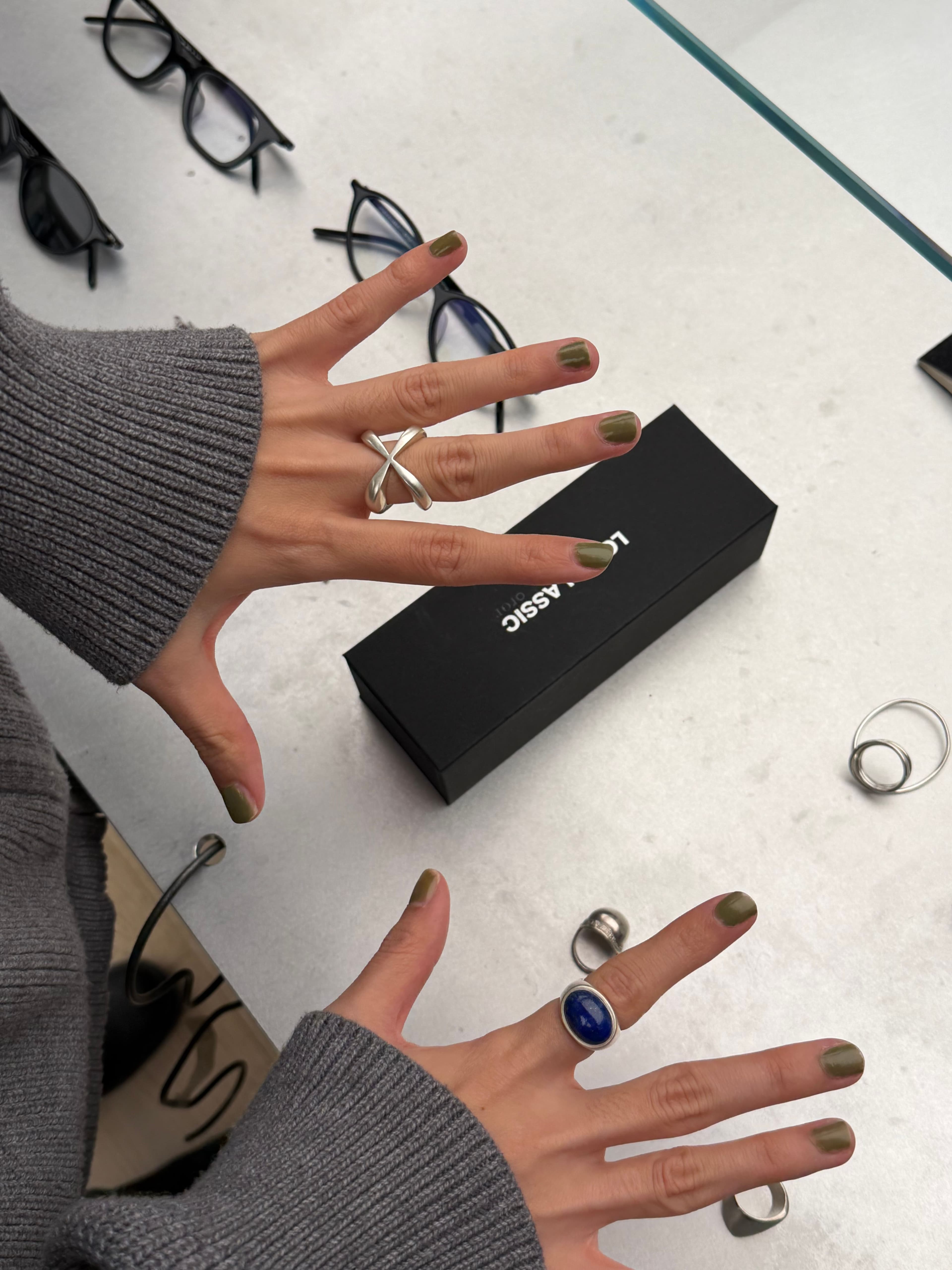 They also sell jewelries at Low Classic (ft. Yeonju's pretty hands)