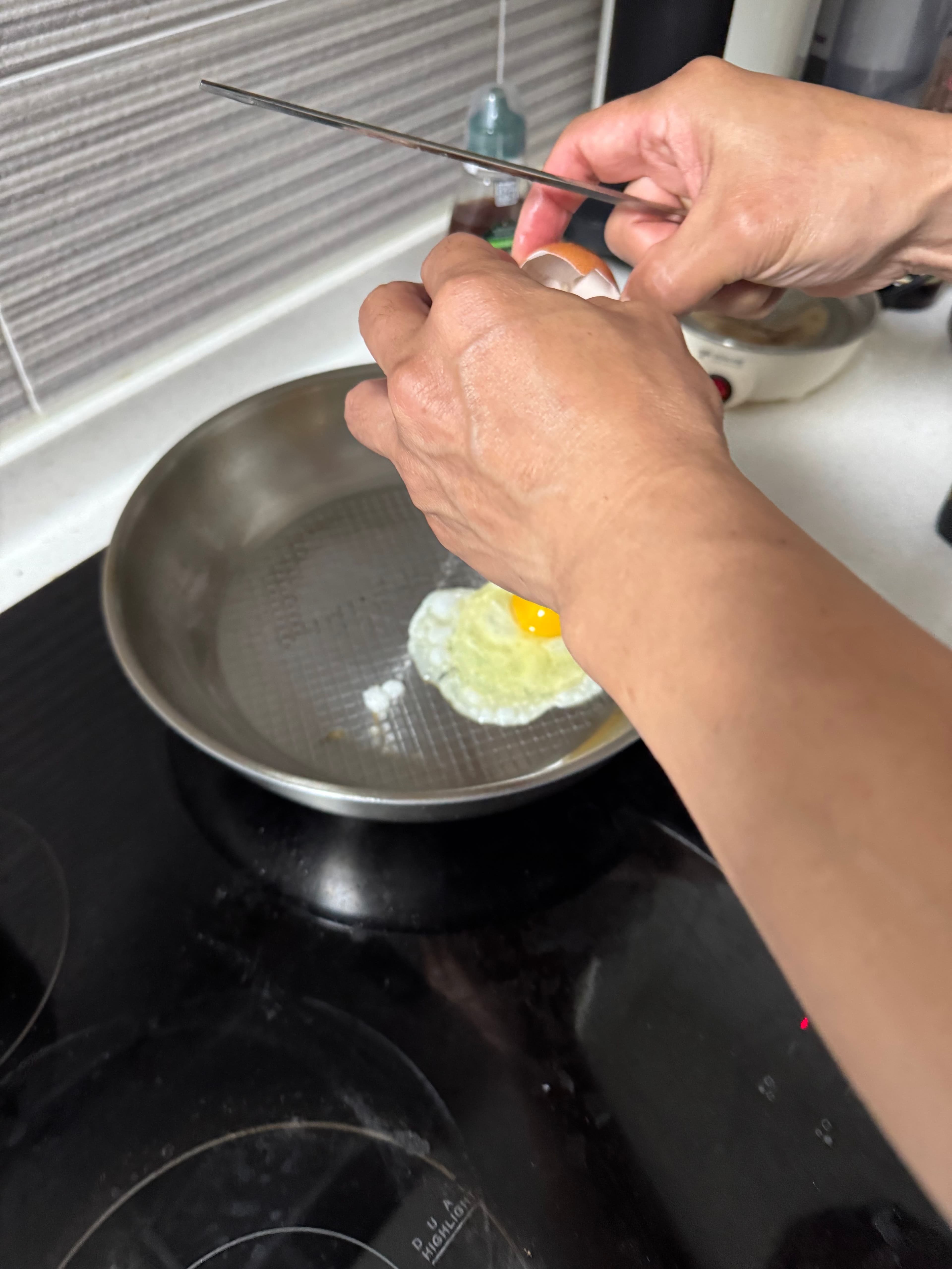 I said it’s hard to cook with a stainless pan, and my dad taught me how to use it.