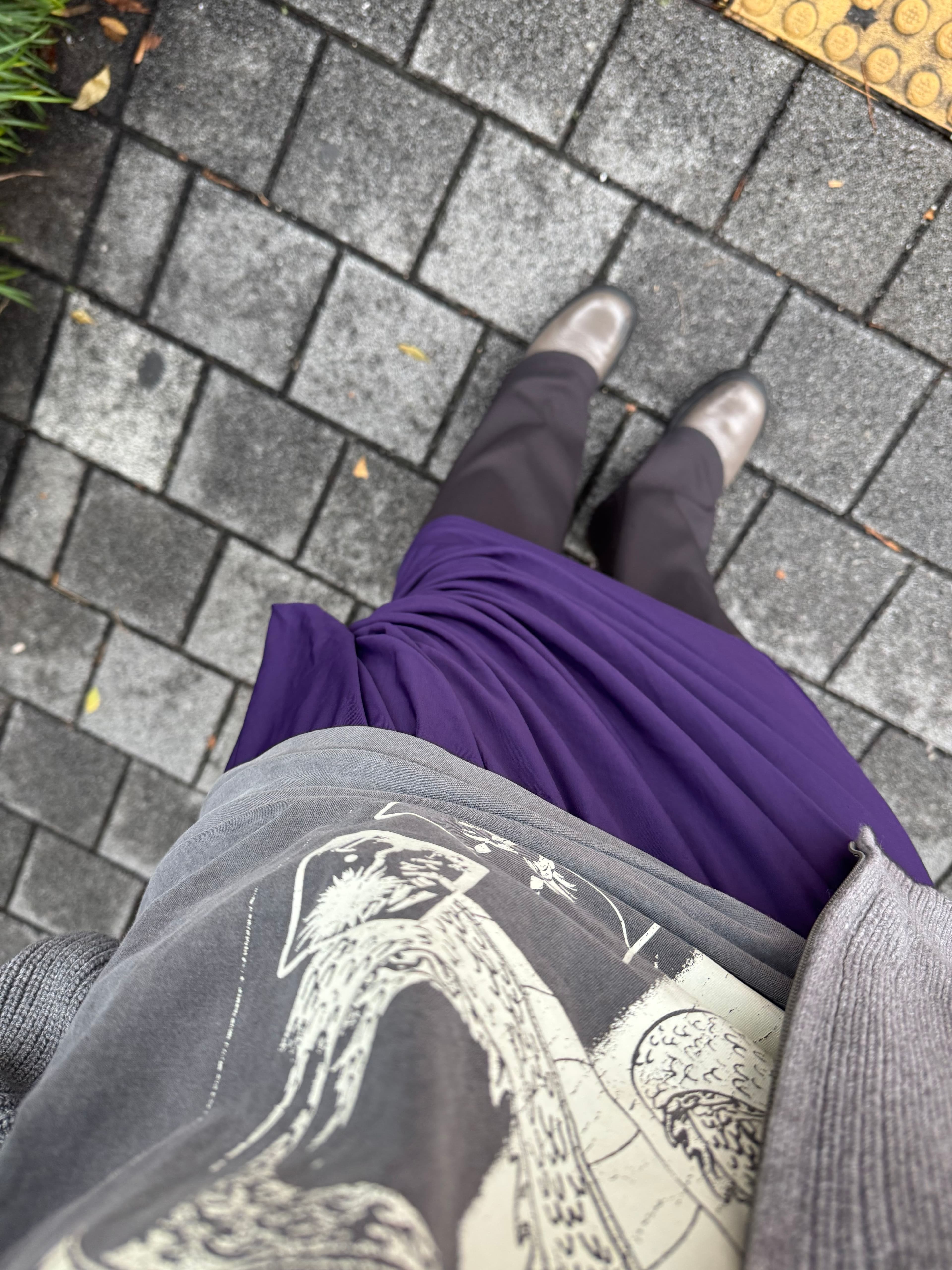 It goes well with my graphic t-shirt.