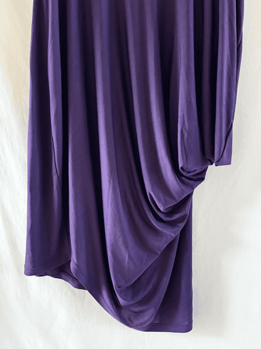 The draped shape is so beautiful. It reminds me of ancient Greek dresses. Source: jp.mercari.com